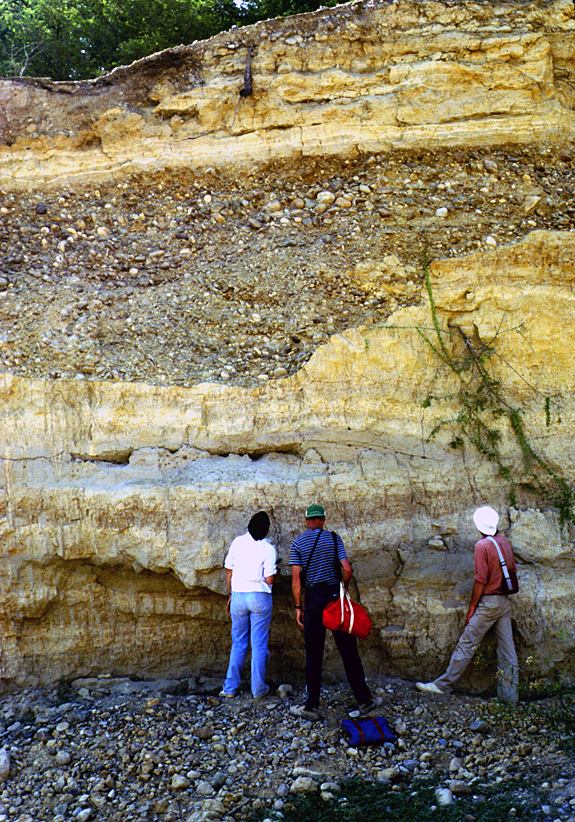 This thick layer of rocks was probably deposited during an El Niño-induced flood.