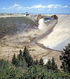 Teton Dam failure