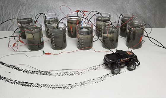 Toy truck powered by soil-microbe batteries
